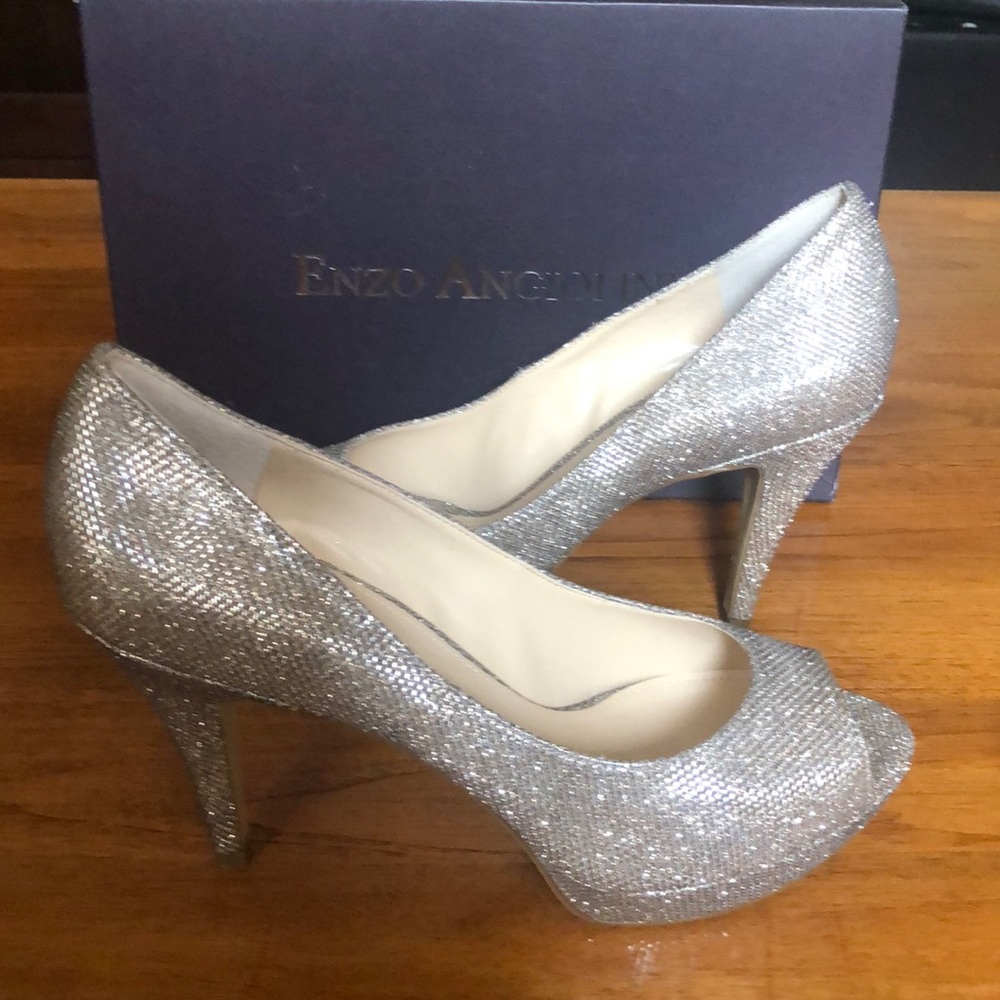Enzo Angiolini Eademario Pump in Glamour Gold. Size 8.5. Brand new with the box.
